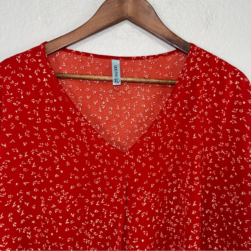 Que Zhu Shirt Sz XL Red Women Top v-neck Casual lightweight pleaded stretch #cc - Picture 2 of 9